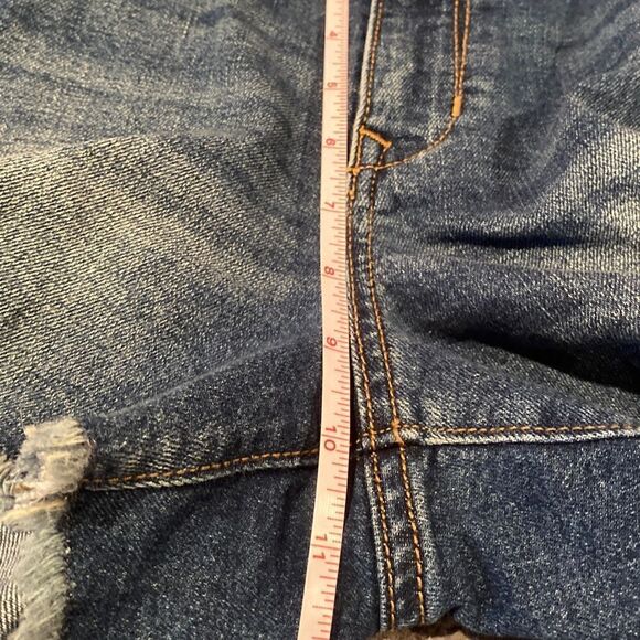 Old Navy Semi Fitted Cut Off Jean Shorts Size 10 - Picture 6 of 9
